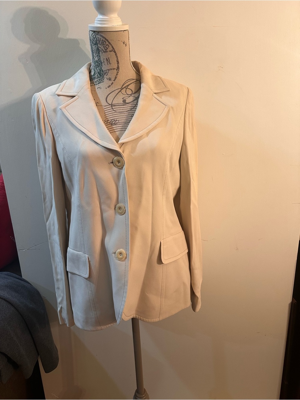 Valentino Cream Single-Breasted Tailored Blazer